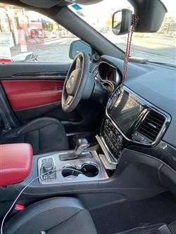 جیپ گراند شیرۆکی